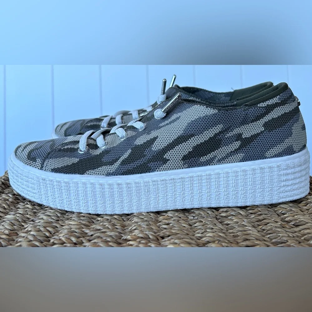 Madden NYC Women’s Camouflage Platform Mesh‎ Sneakers Size 8